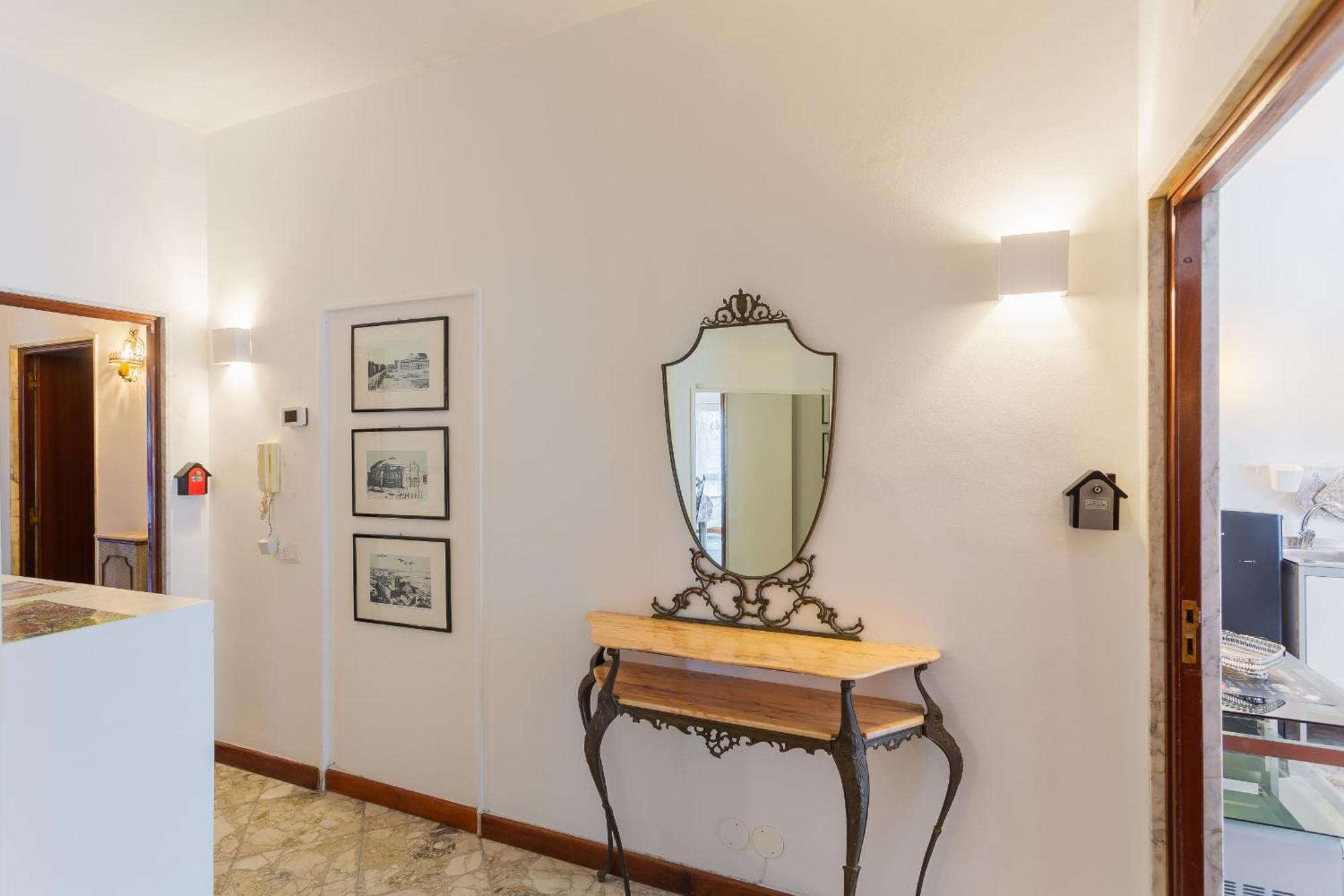 Golden And Silver By Wonderful Italy Appartement